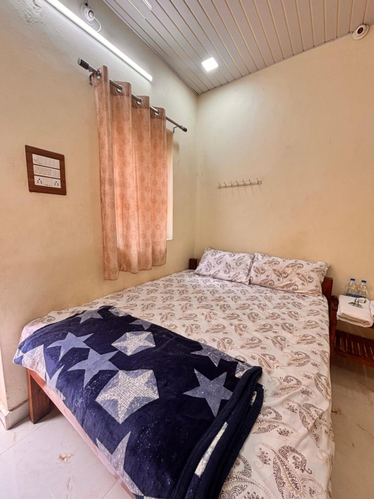 Mahesh Guest House Хампи Экстерьер фото